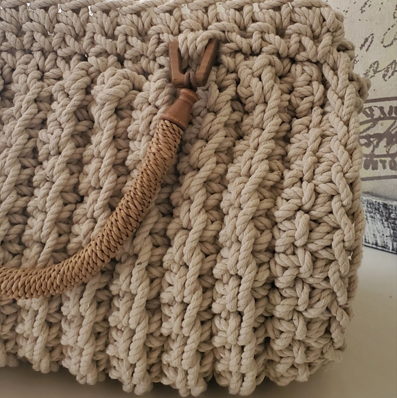 Elegant Crochet Bag - Picture 4 of 4